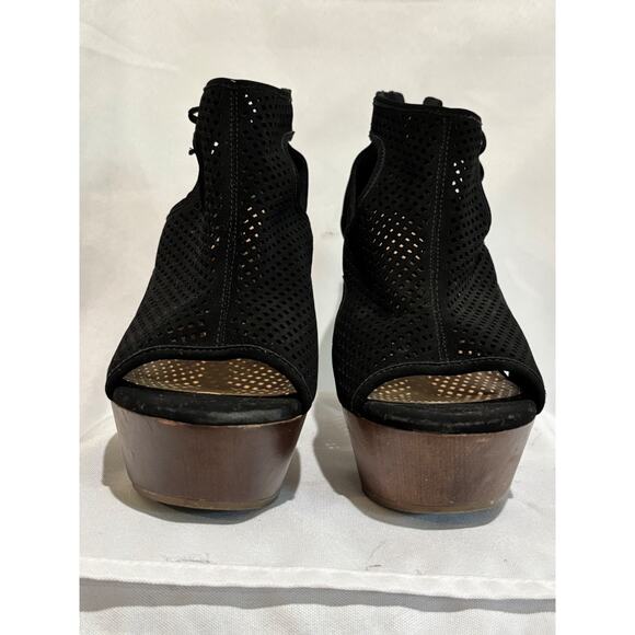 Report Womens Sz 8.5 Black Platform Chunky Ankle Heels fish net look Faux Suede - Picture 8 of 11